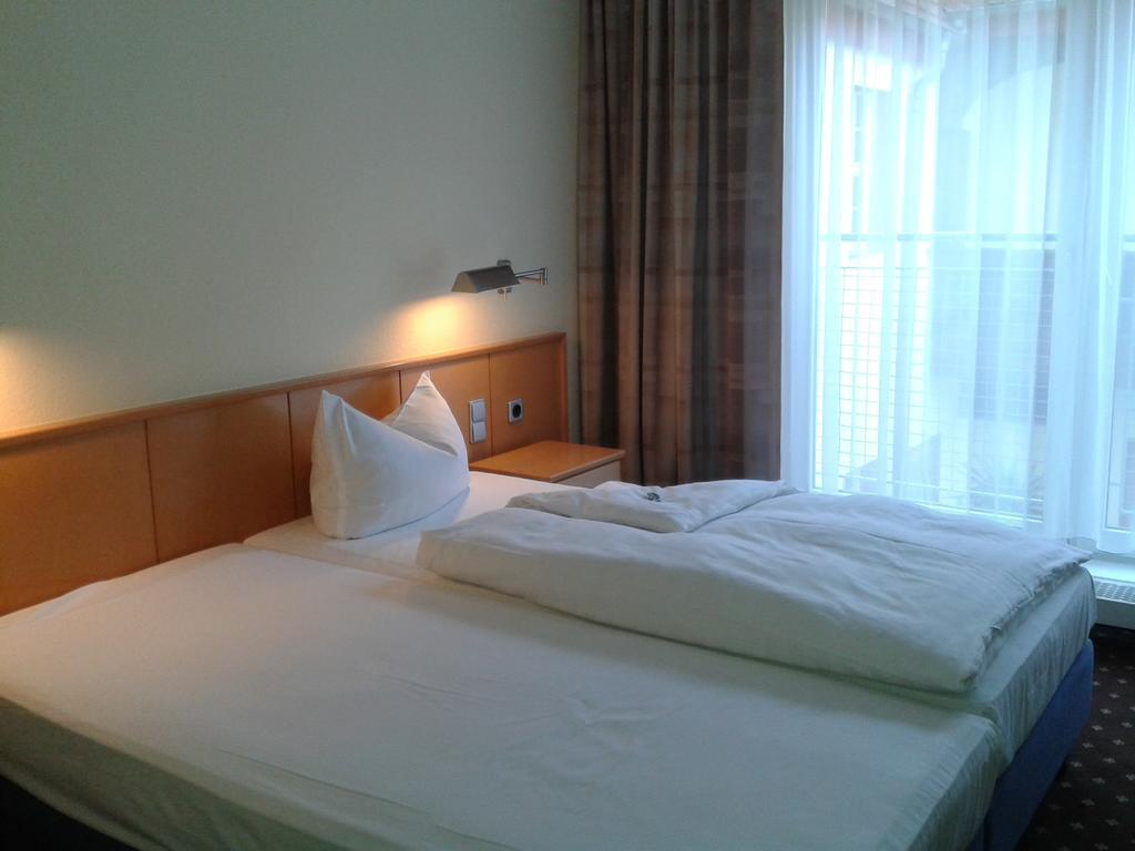Garni-Hotel Zum Alten Ratskeller Vetschau Phòng bức ảnh
